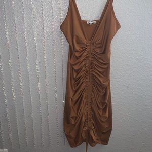 Scrunched up brown mini dress 🤎